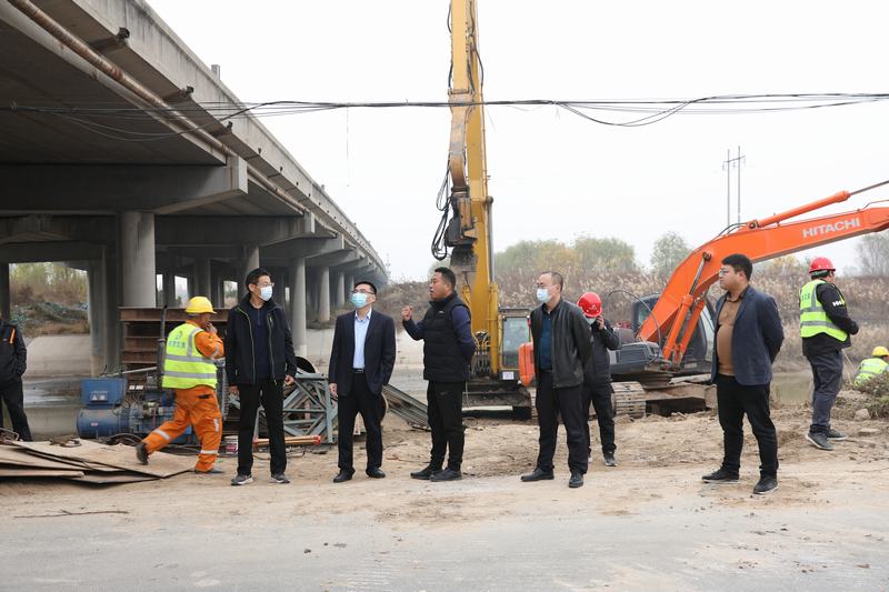 集團領導到東青高速改擴建項目現場督查